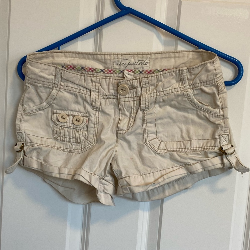 aeropostale cream low rise cargo shorts